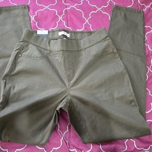 Size 8R New Directions Olive Green Pull On Skinny Flex Strength MidRise Slim Leg